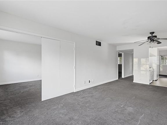 5th image of 2810 Carriage Dr APT D