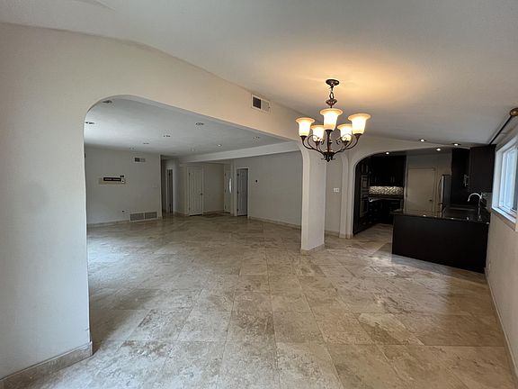 3rd image of 4545 Canoga Dr