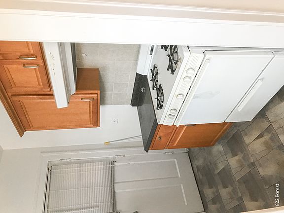 4th image of 822 Forest Ave #24-D-1