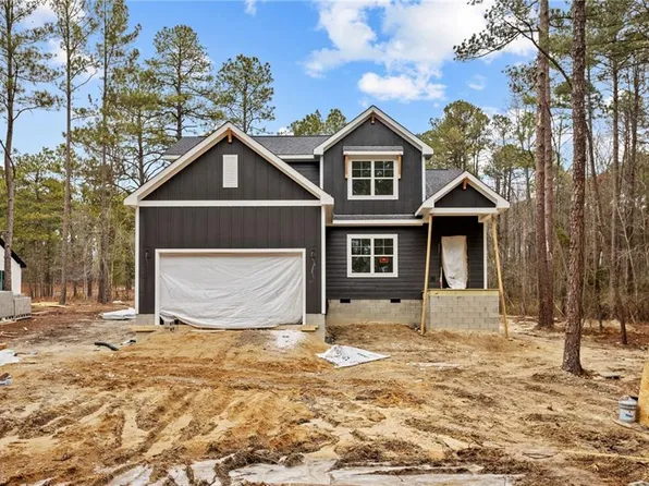 372 Pebble Dr, West End, NC 27376