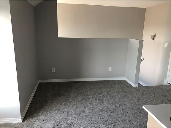 4th image of 300 Cranberry Ln
