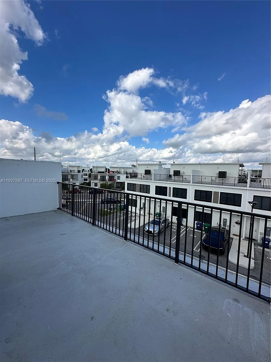Building Photo - SW 261st Ter