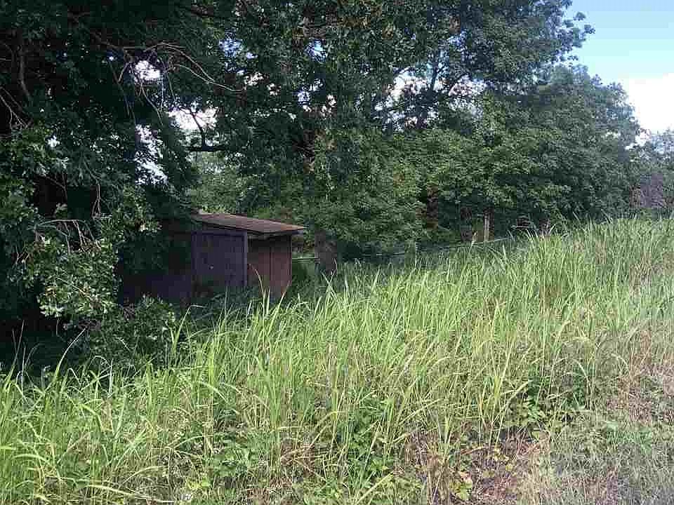 2nd image of 2525 Chickasaw Trl