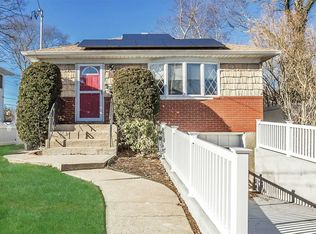 1704 Parkview Ave, Seaford, NY 11783