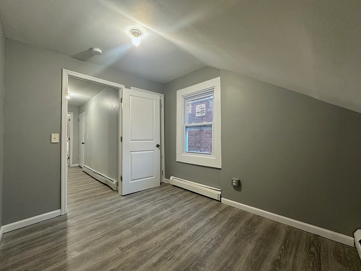Building Photo - 163 Chambers St #4