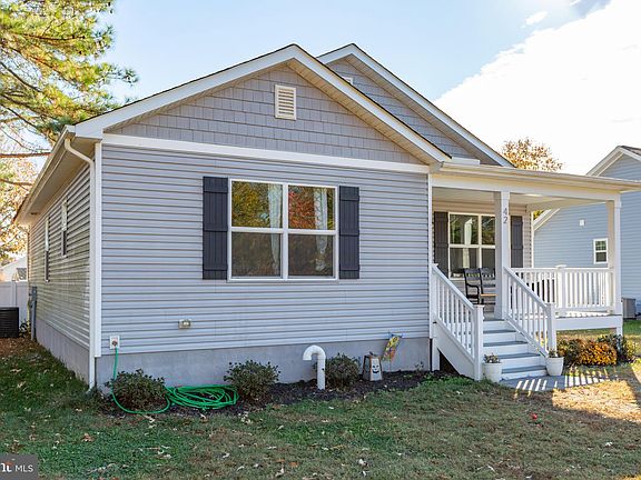3rd image of 42 Woodmount Dr