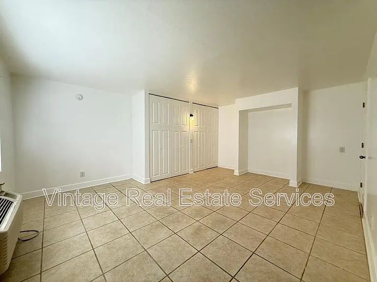 Whitehall Garden Apartments — Photo 4