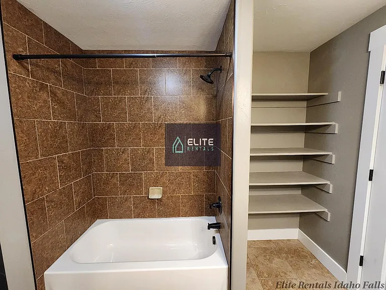3700 Potomac Way — Photo 25