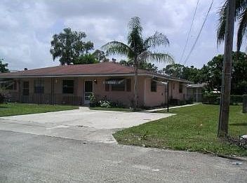1st image of 721 Bonnie Ln