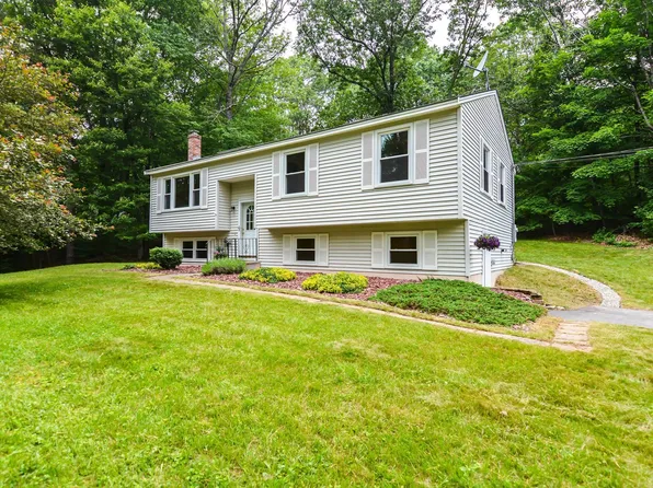 18 Shelly Drive, Derry, NH 03038