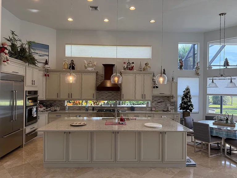 182 Rosalia Ct — Photo 3