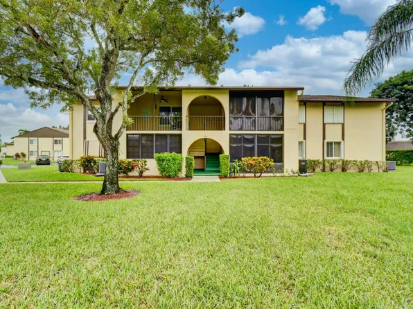 304 Pine Ridge Circle #C-2, Greenacres, FL 33463