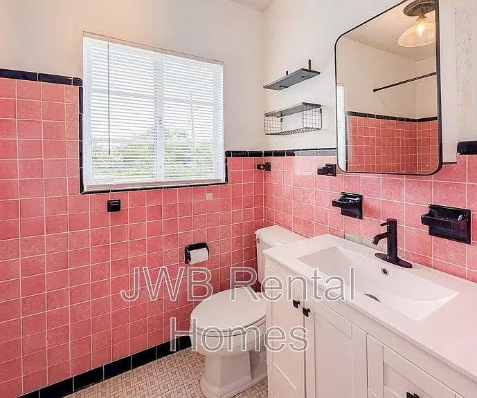 843 West St — Photo 11