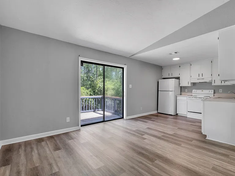 27 Sierra Rd — Photo 8