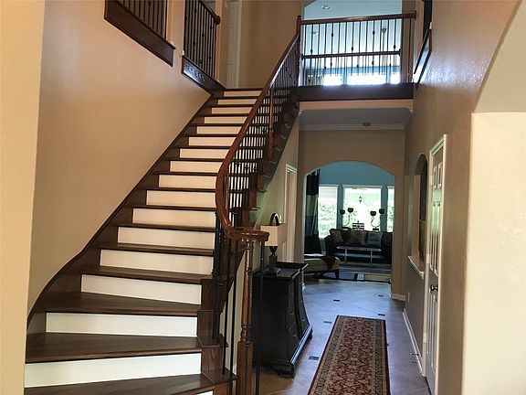 3rd image of 3318 Sussex Way