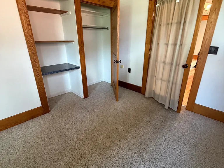 139 Leslie St — Photo 10
