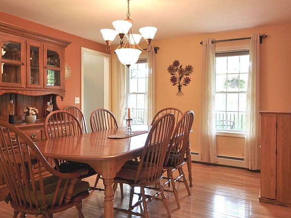 Spacious Dining Room