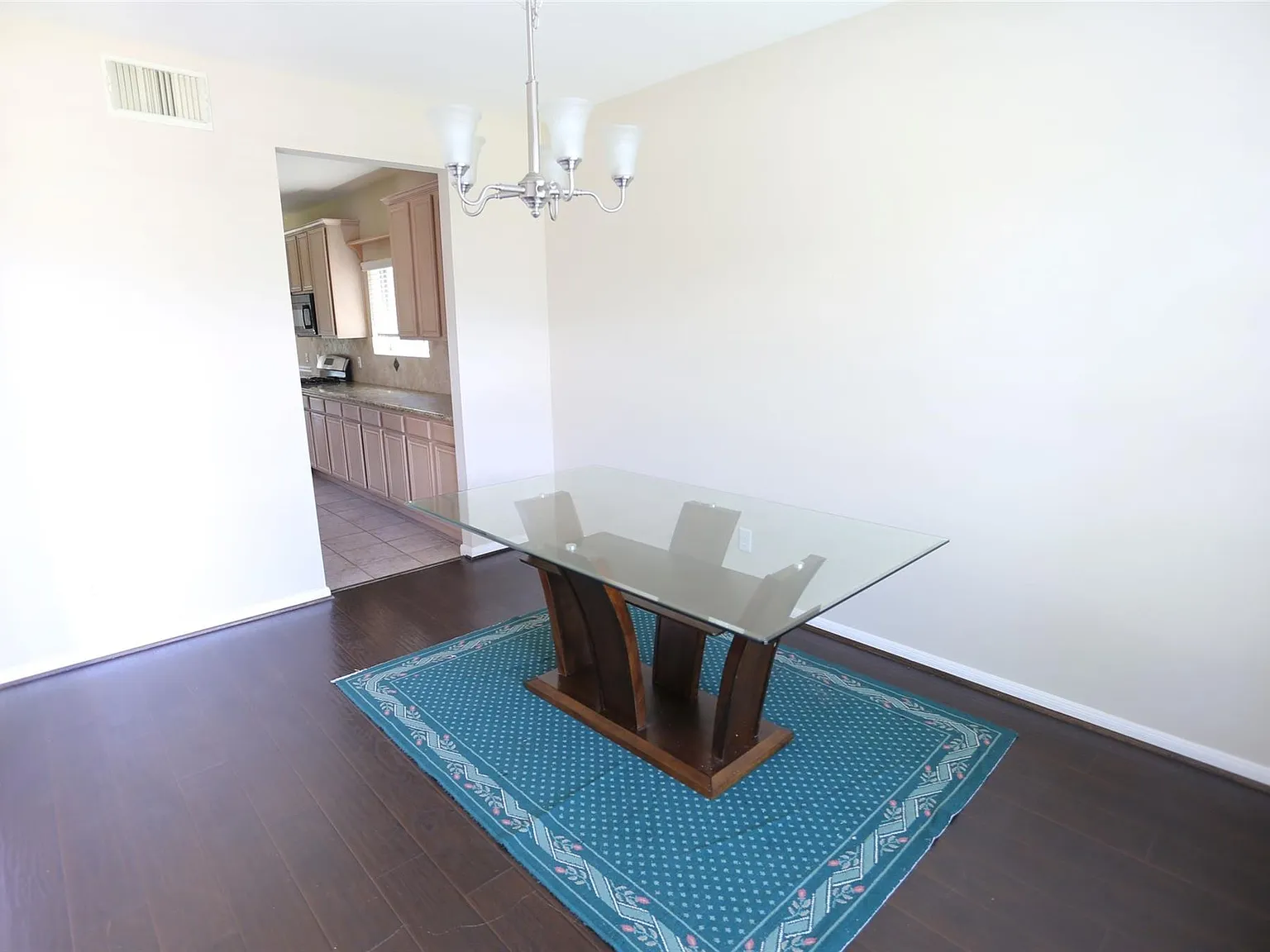 4 bed, 2.5 bath, 2912 sqft, $2,900 — Photo 4