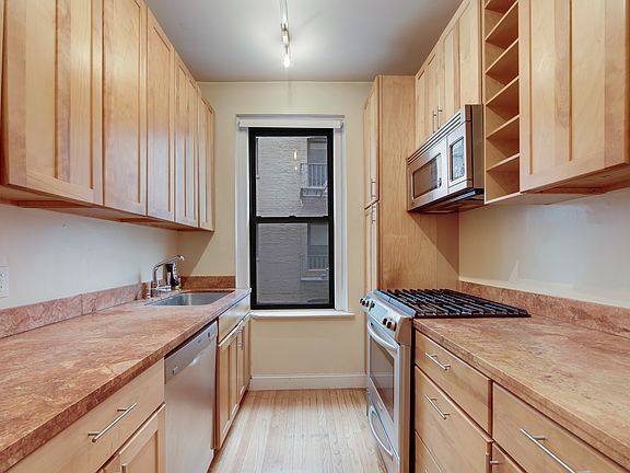 4th image of 67 Morton St APT 2B