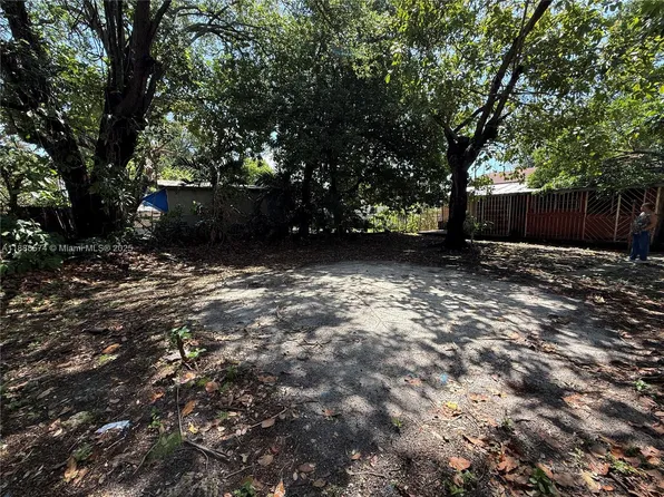 1239 NW 31st St, Miami, FL 33142