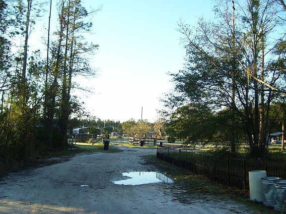 4th image of 200 Beaver Ln