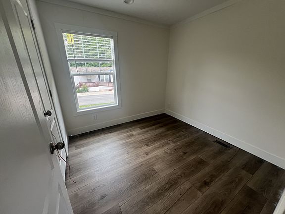5th image of 442 Five Oaks Cir