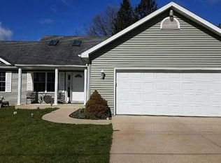 70606 N Driftwood Dr, Edwardsburg, MI 49112