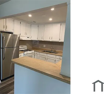 16W525 Lake Dr #202 — Photo 2