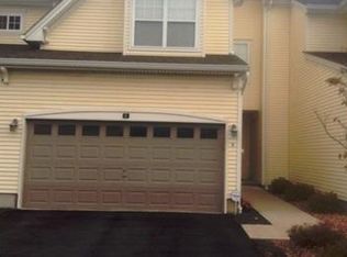 4 Cornwall Ln, Middletown, NY 10940