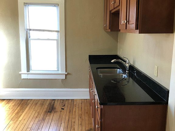 3rd image of 1749 Wordsworth Ave APT 3