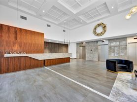 10 Aragon Ave