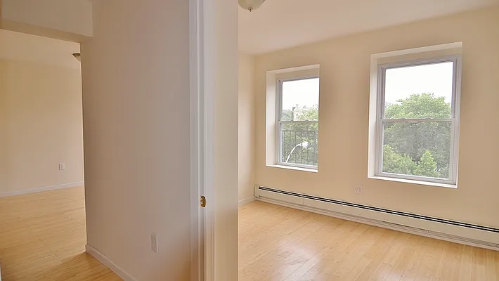 Rented by Park Property Advisors | media 19