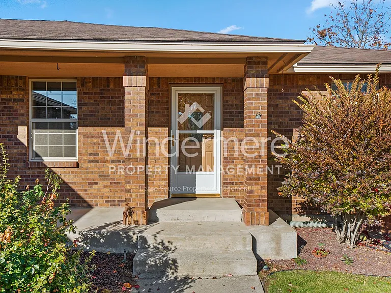 10435 N Iroquois Ct — Photo 31