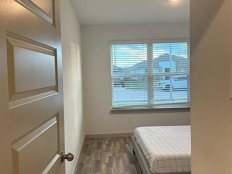 7219 Whispering Leaf St — Photo 8