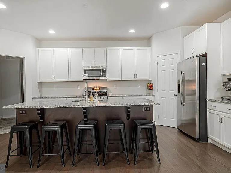 413 N Orchard St — Photo 1