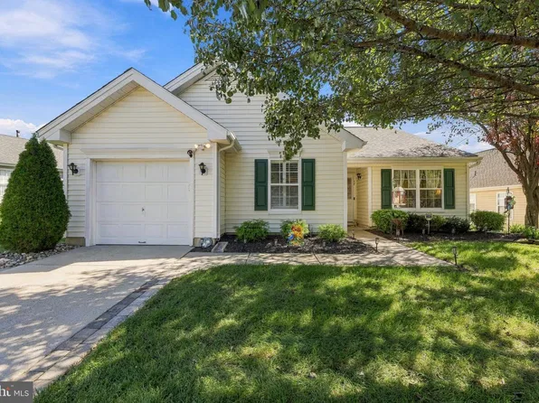 17 Maple Leaf Cir, Sewell, NJ 08080
