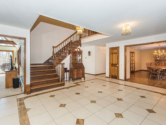 3rd image of 17 Brookside Dr