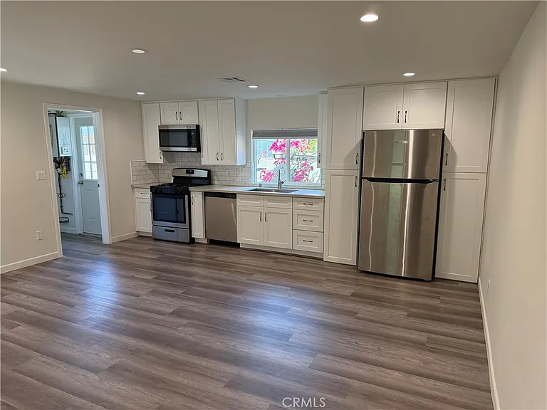 1440 Adu — Photo 4