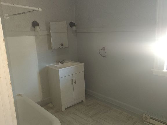 4th image of 406 E Gilbert St APT 2