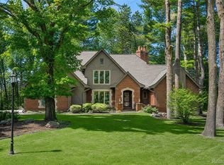 102 Kirksway Ln, Lake Orion, MI 48362