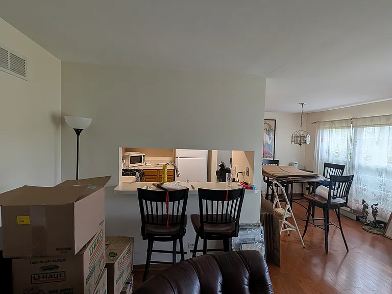 410 Orleans Ave — Photo 6