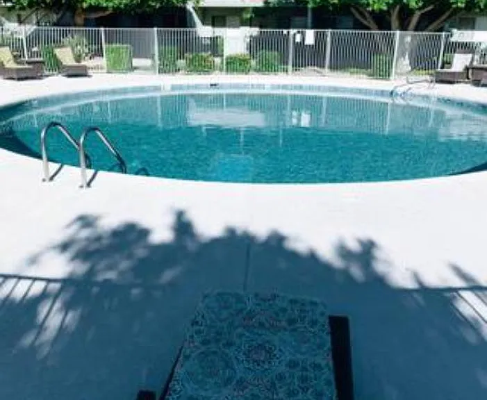 1702 W Tuckey Ln #201 — Photo 2