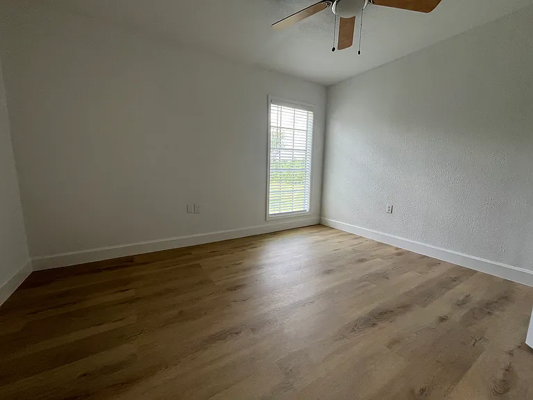 Crestwood Apartments — Photo 72