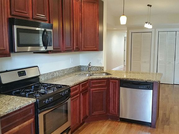 2nd image of 6450 N Albany Ave APT 1