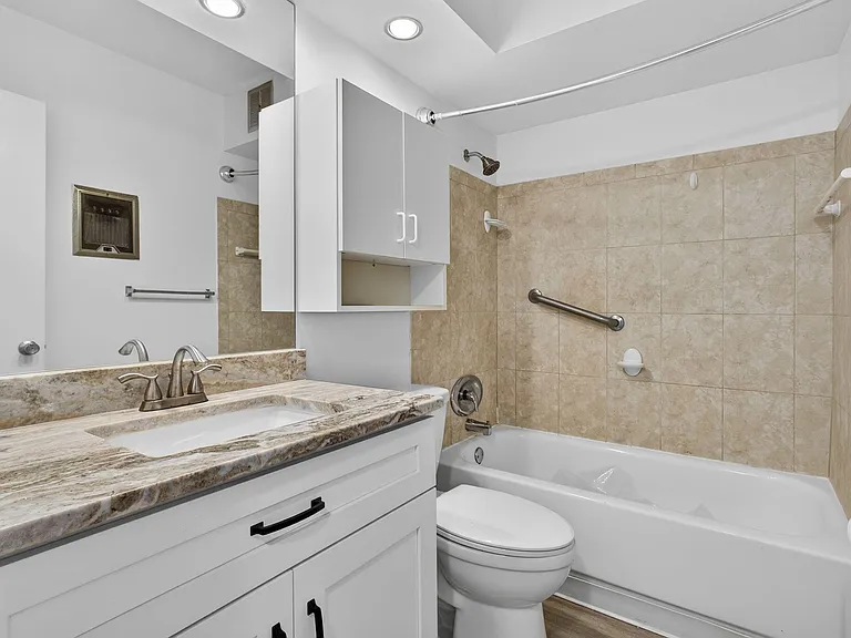 100 Shore Ct #307 — Photo 20