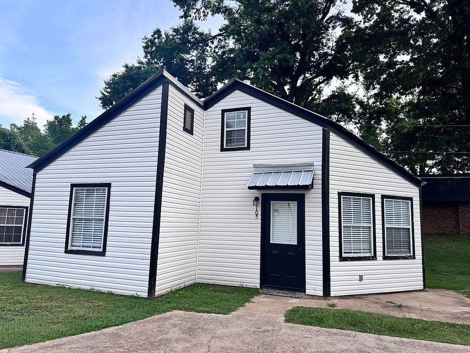 1st image of 1 Woodward Pl #105