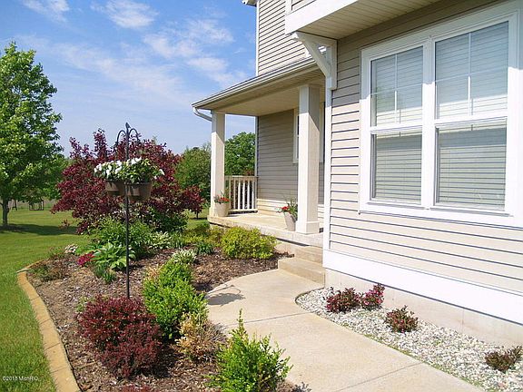 3rd image of 6853 Peninsula Ct NE