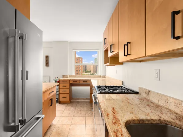 80 La Salle Street image 2 of 16