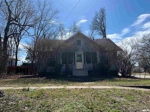 2nd image of 807 W Pecan St
