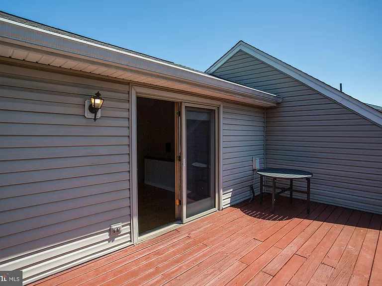 144 N Bedford St #B — Photo 22